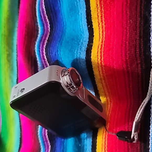 Digital Concepts handheld video camera- battery storage door is broken - Picture 3 of 4